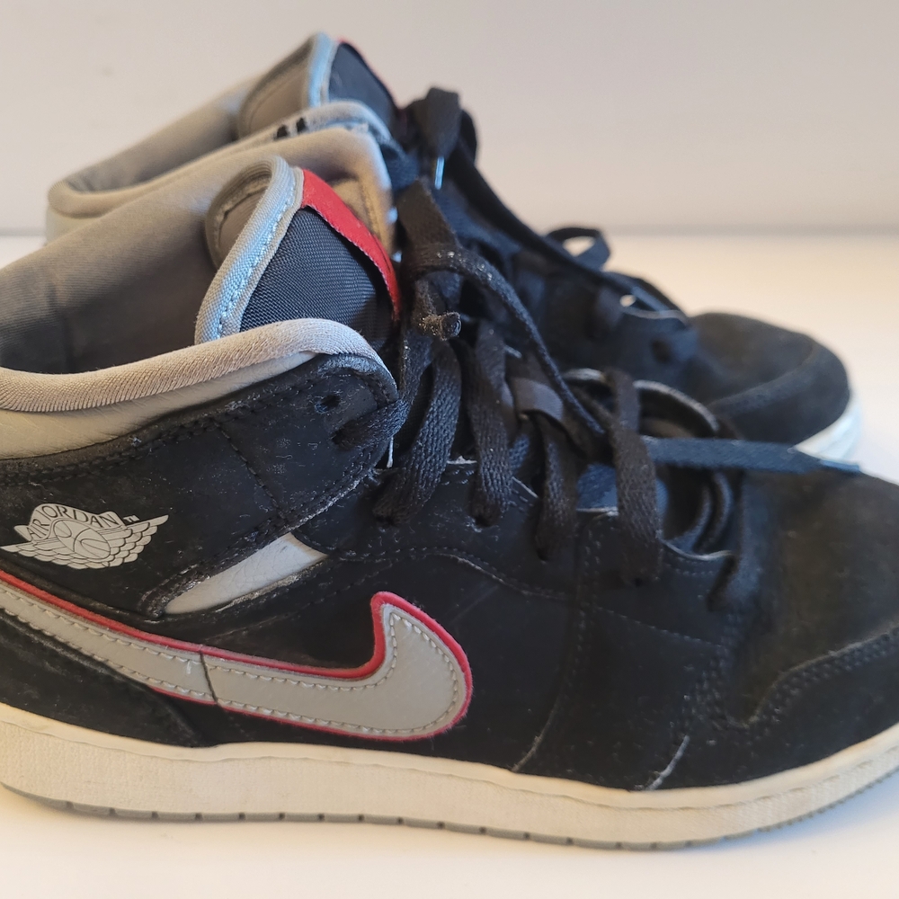 Nike Air Jordan 1 Mid Black Particle Grey Sneakers 6.5 Youth